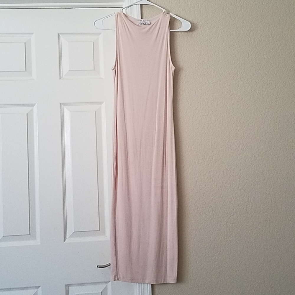 Body hugging bodycon midi dress